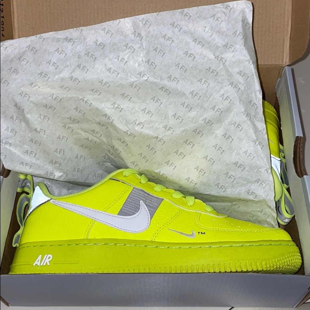 Neon volt Air Force 1